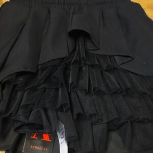 Chic Black Skirt with Ruffles